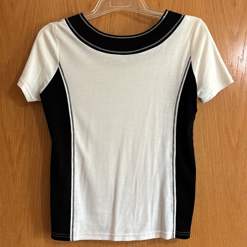 Variations Short-Sleeved Top, Size Small - Picture 2 of 5